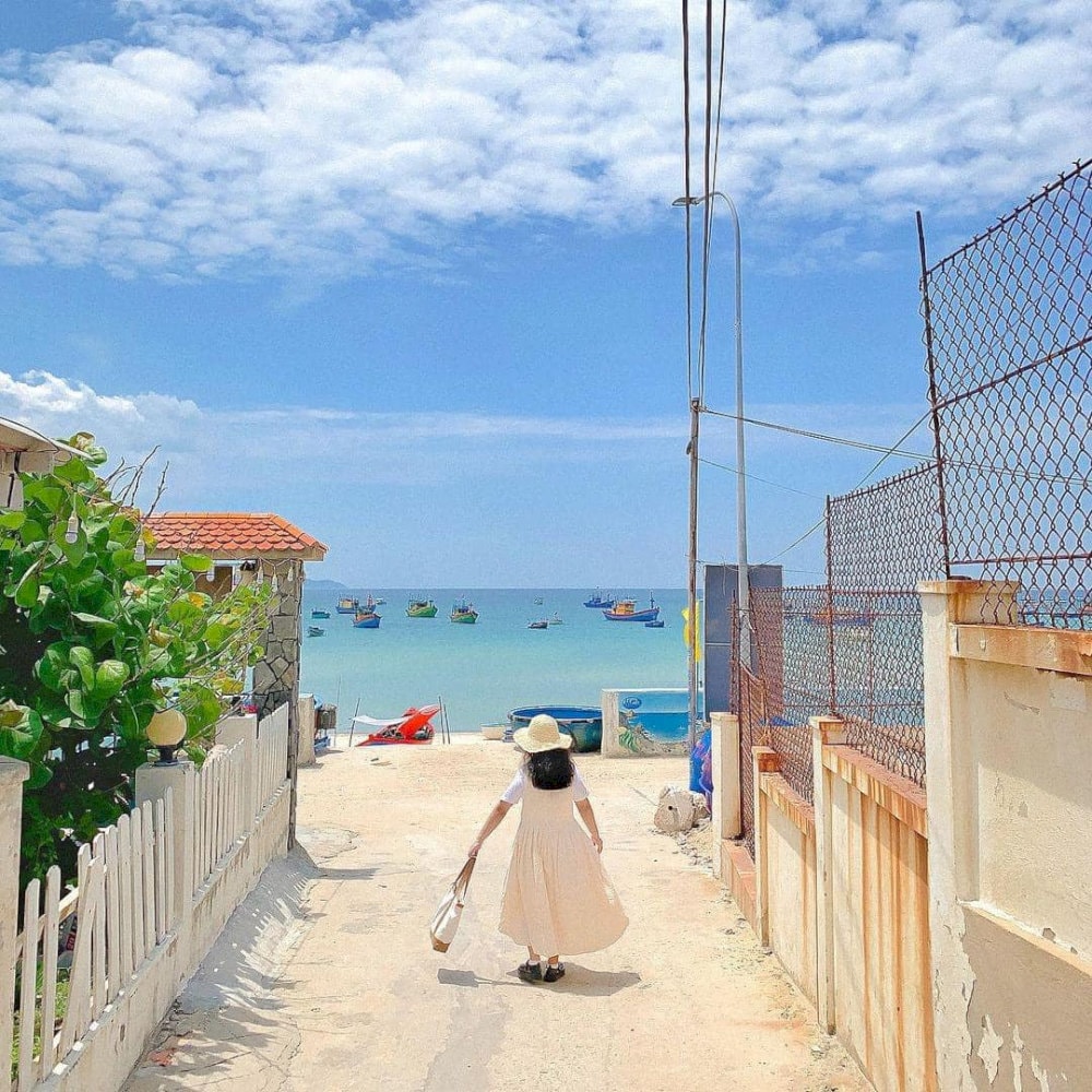 Khung cảnh yên bình tại làng chài Nhơn Lý 